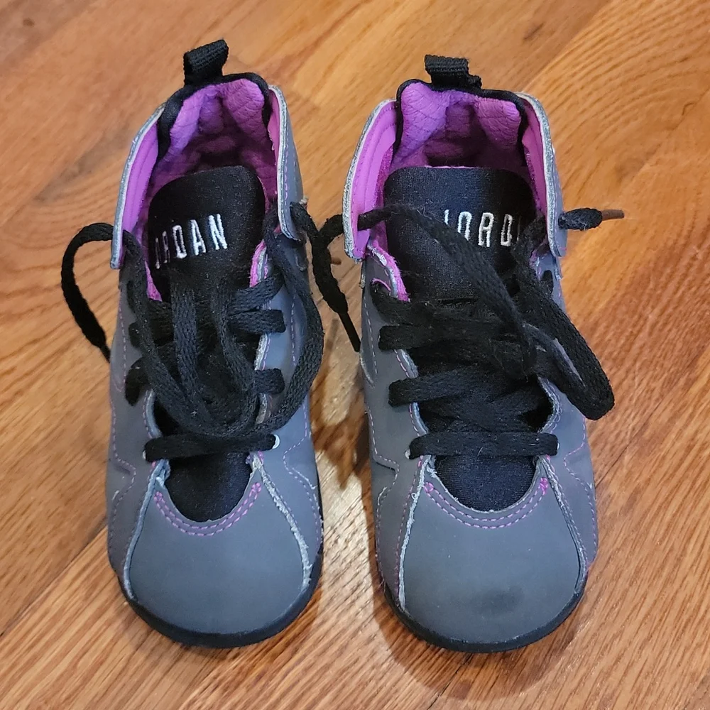 Kids Jordan sneakers - Picture 1 of 7